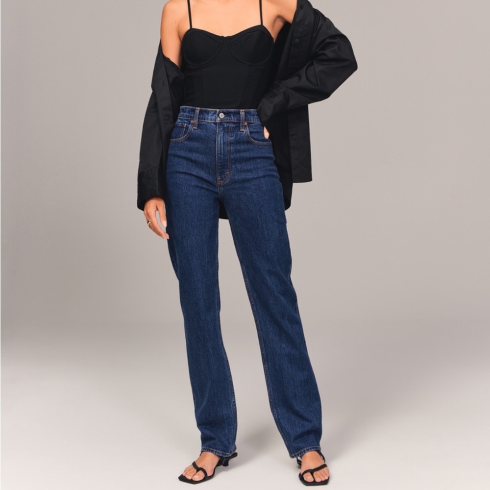 Abercrombie 90s Straight Ultra High Rise (SHORT LENGTH)